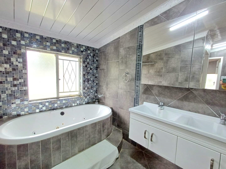 6 Bedroom Property for Sale in Bayswater Free State